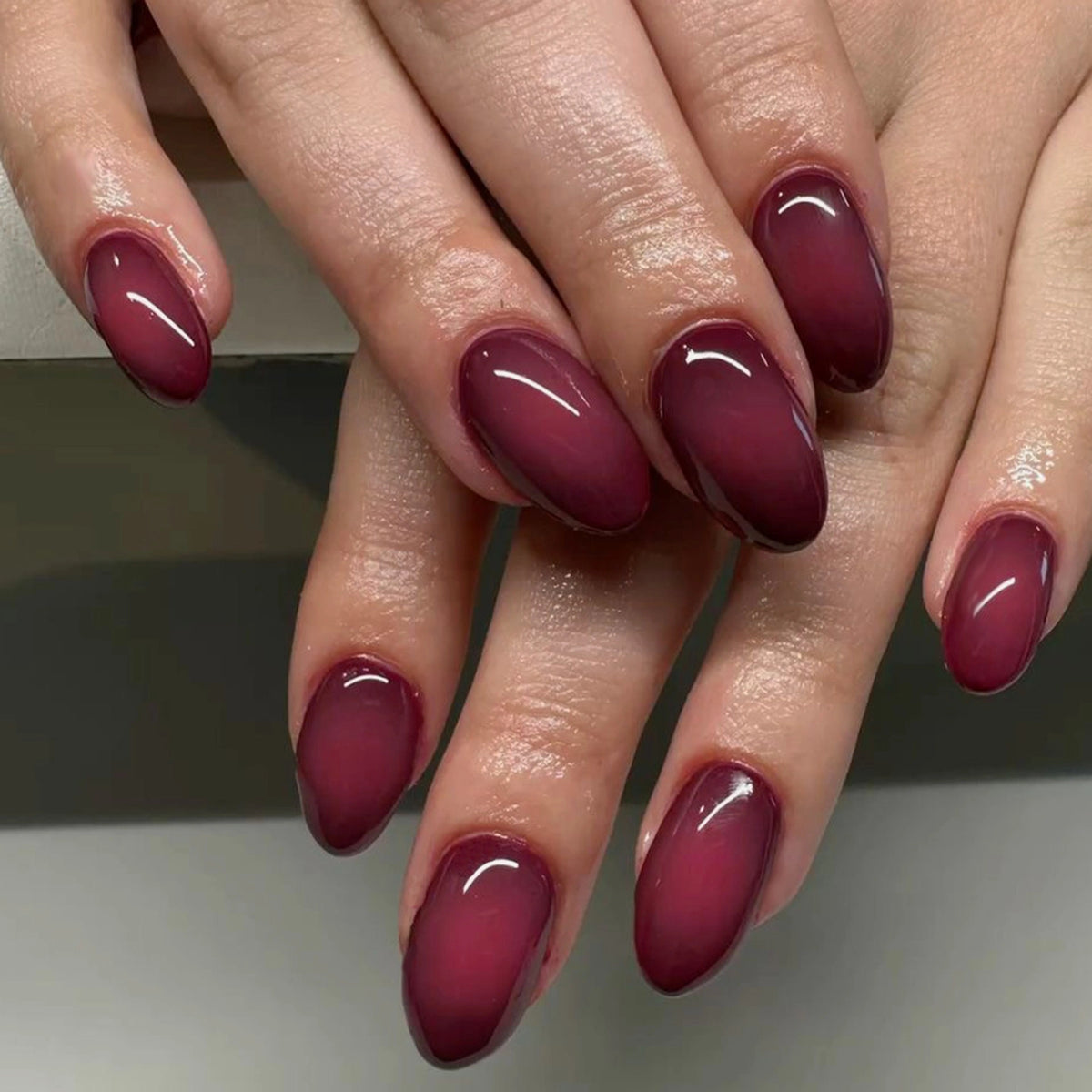 Mulberry Velvet Aura Round Press On Nails 24PCS