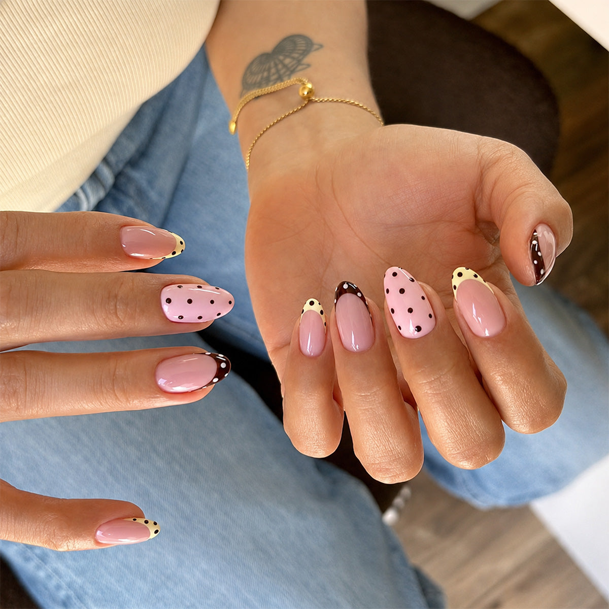 Trendy Contrast Dot Short Almond Press On Nails 24PCS